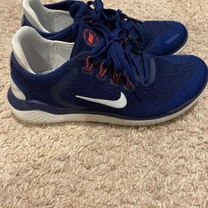 Nike size 6.5 tennis shoe